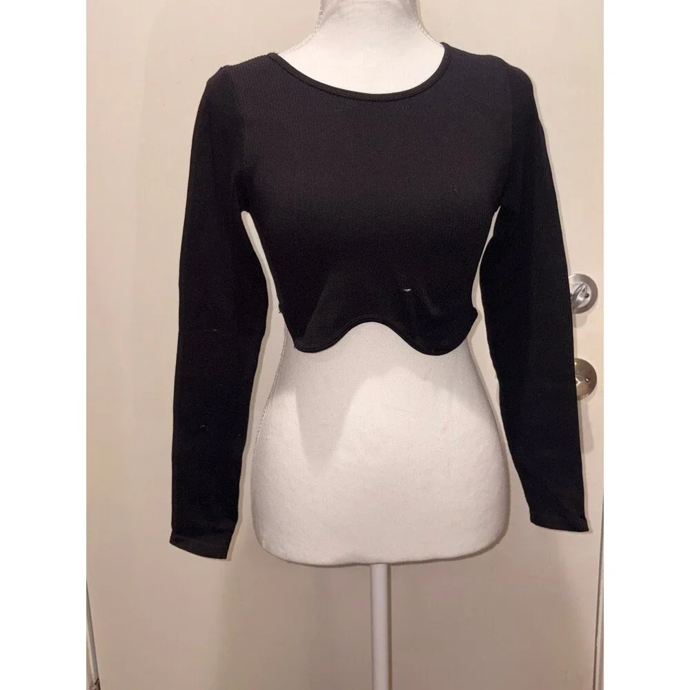 Zara black long sleeve crop top XS.‎ Good quality and condition.
